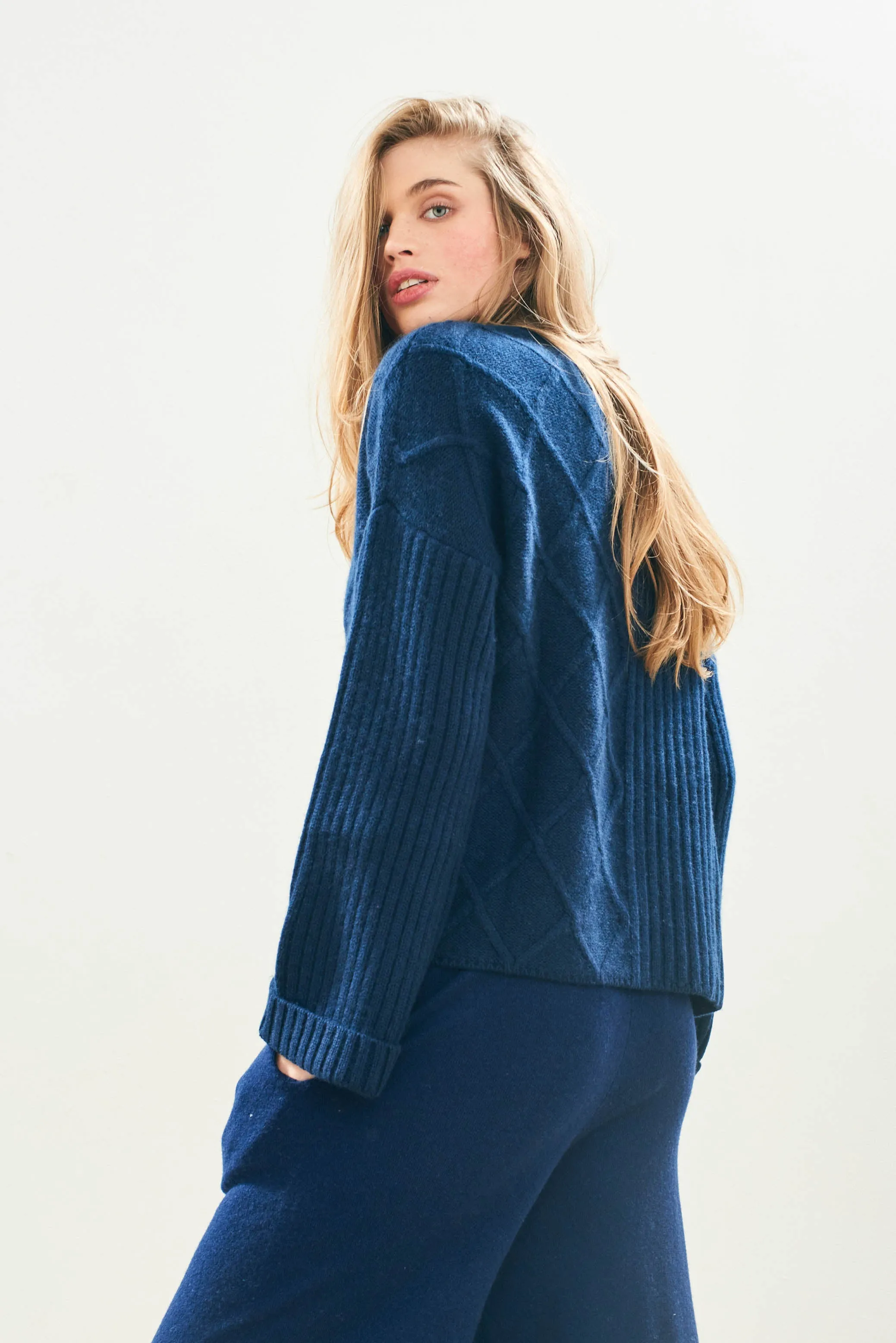 Cashmere Wool Aran Rib Turtle in Navy