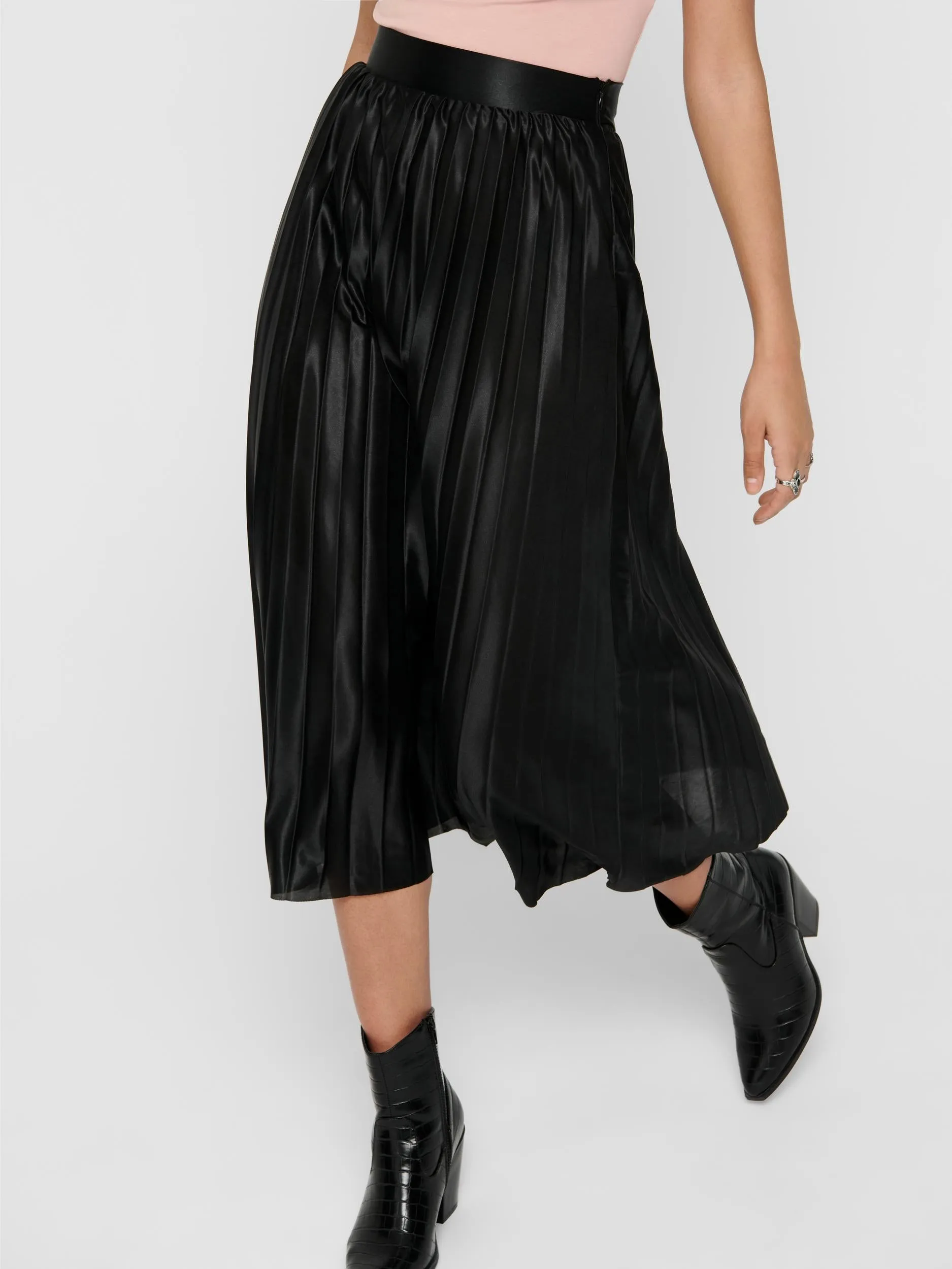 Hailey Pleated Skirt - Black