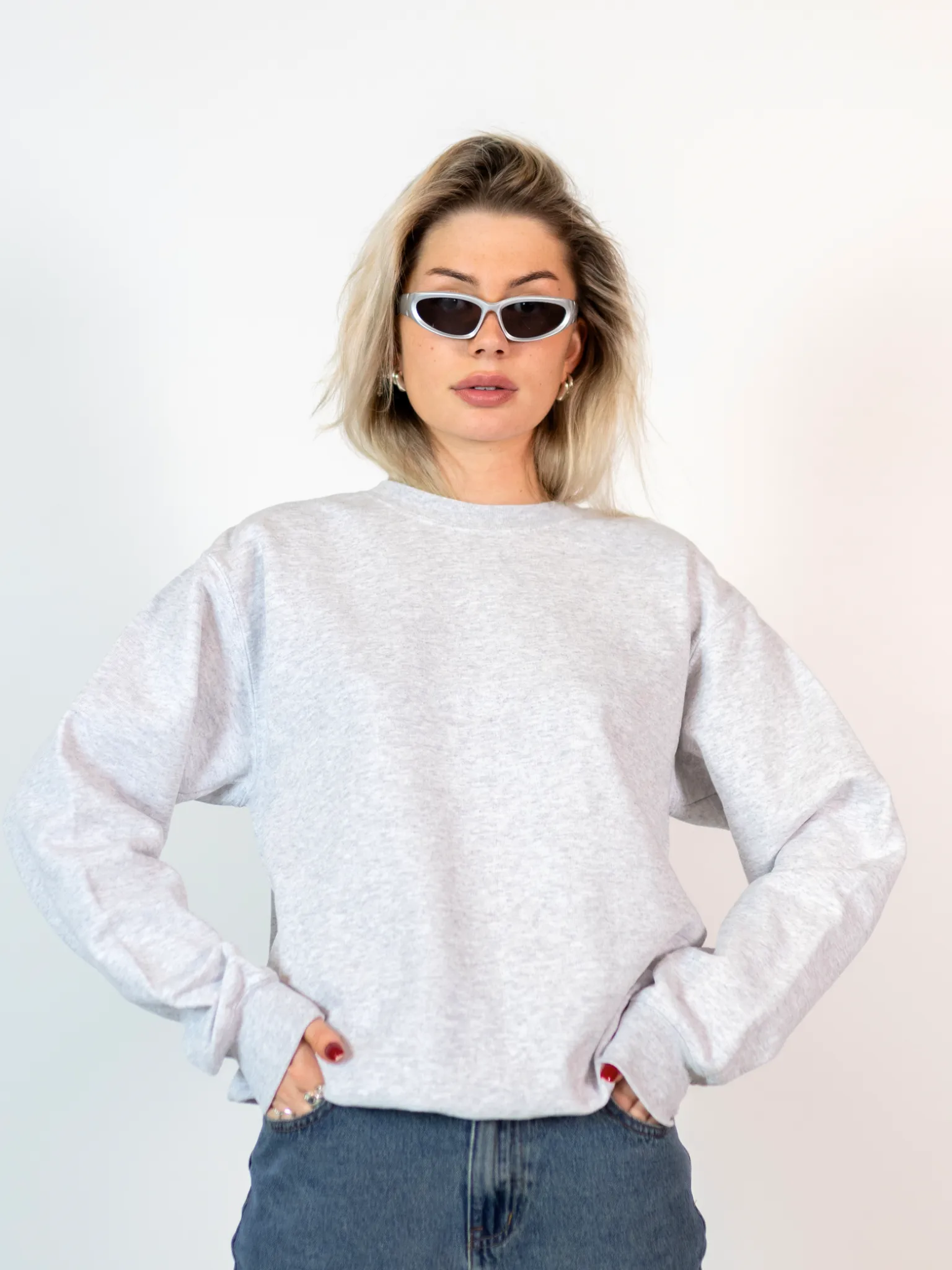 MEGA DOLLED UP (sort) SWEATSHIRT (rygprint) - GRÅ