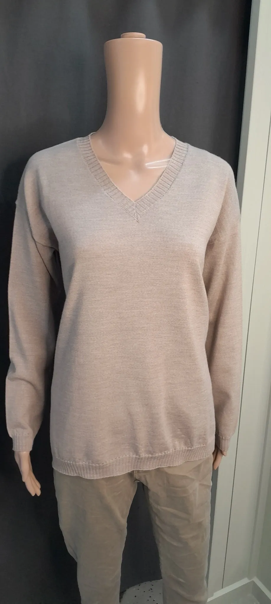 Merino V Neck Sweater - Wheat