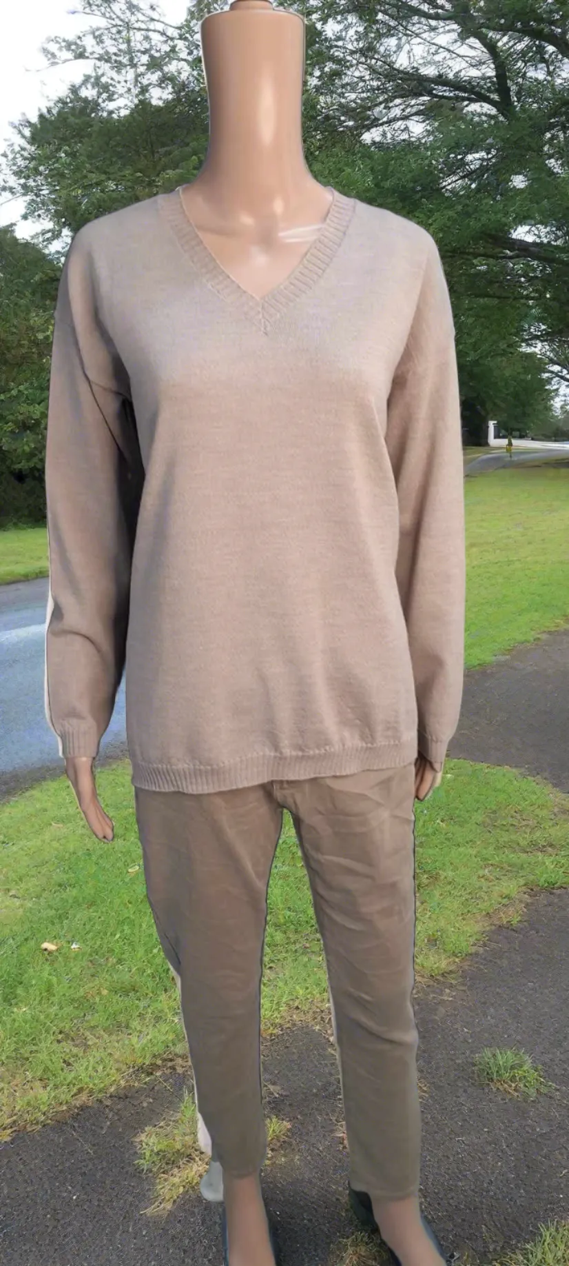 Merino V Neck Sweater - Wheat